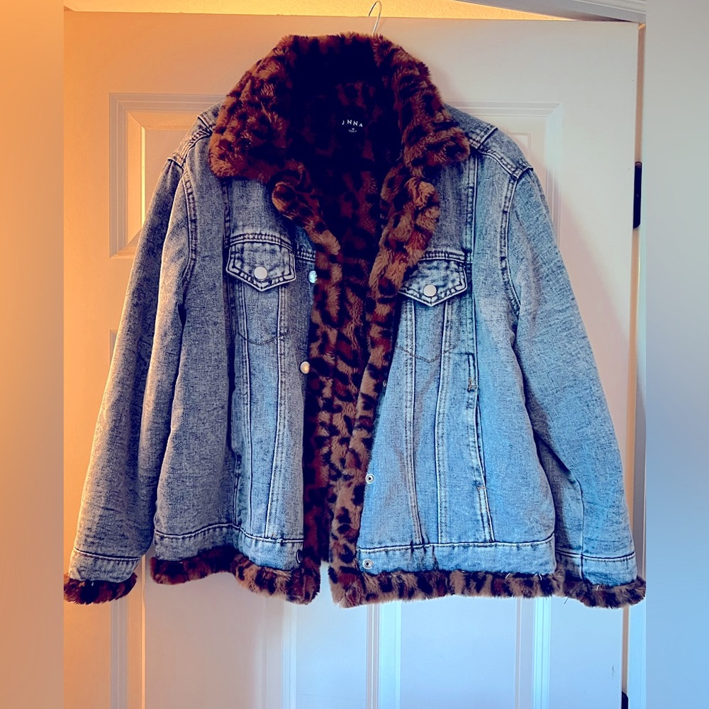 Jean jacket with Leopard Fur Lining